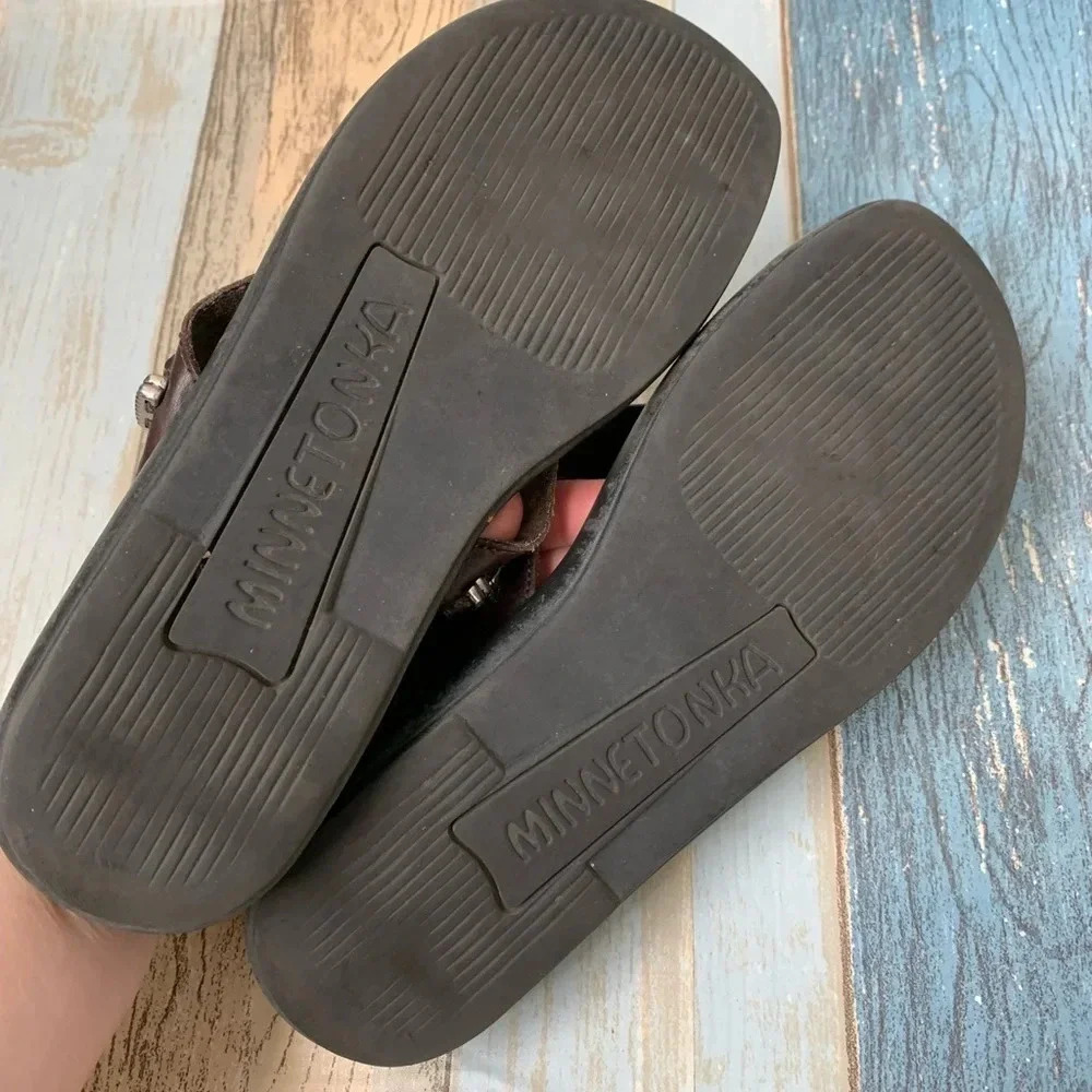 Brown Minnetonka low platform slip on sandals - Picture 7 of 7
